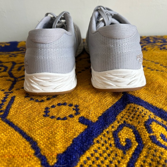 New Balance Fresh Foam sz. 10 - Picture 3 of 5